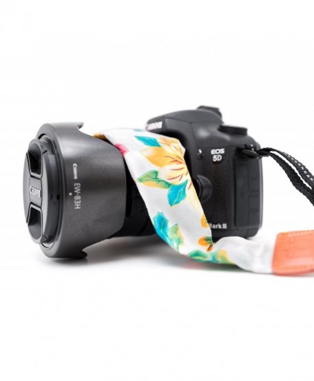 LIFEMATE Camera Universal Fabric Bohemia - White and Red Flower - C2186YDGDUE